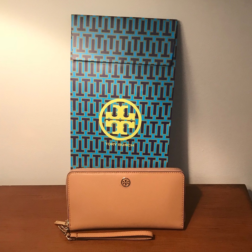 BN- Tory Burch Parker Wallet with hand strap